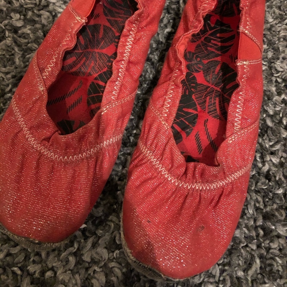 Cushe red flats / sneakers. A bit of sparkle!